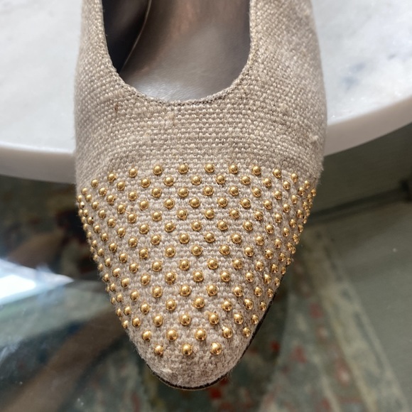 NEMAN MARCUS Made in Italy Classic Style Natural Oatmeal Gold Studded Low Heel - Picture 4 of 6